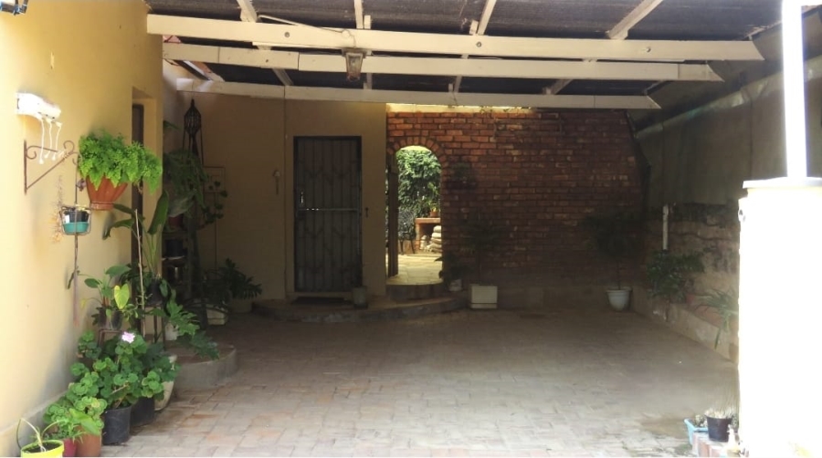 5 Bedroom Property for Sale in Uniondale Western Cape